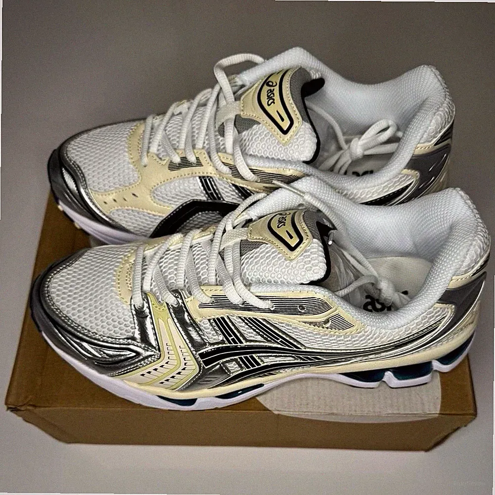 ASICS Herren Laufschuhe Sneaker Weiß Schwarz Silber Beige Mesh Schnürung