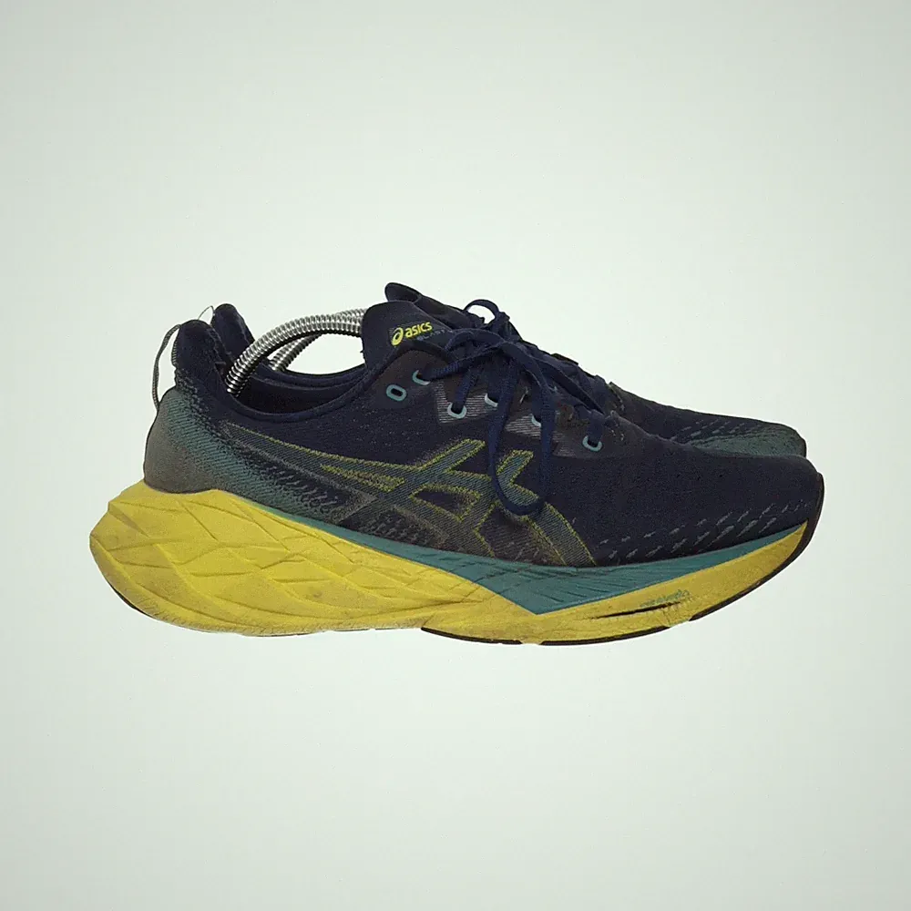 Asics, Laufschuhe, Größe: 45, model: novablast, Blau/Gelb, Herren #uZZ