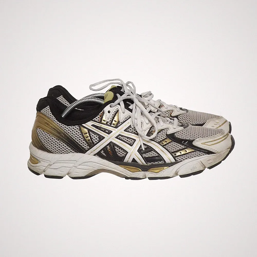 Asics, Laufschuhe, Größe: 46, Lederimitat, Weiß/Schwarz/Gold, Herren #Vxe