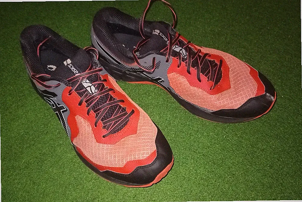Asics Laufschuhe Schuhe Sneaker Joggen Fitness Training Sport 45 rot schwarz