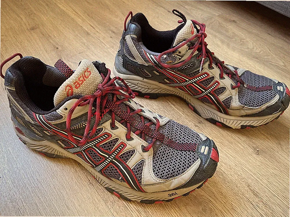 ASICS Laufschuhe TN8C2 US 9,5 EU 43,5 retro rot/grau/schwarz Jogging Sneaker