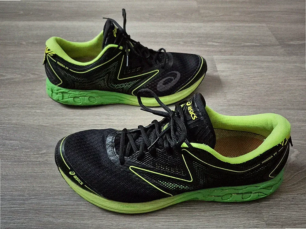 Asics Noosa FF Low Top Laufschuhe Herren Sneaker Schwarz Grün T722N, Größe 48