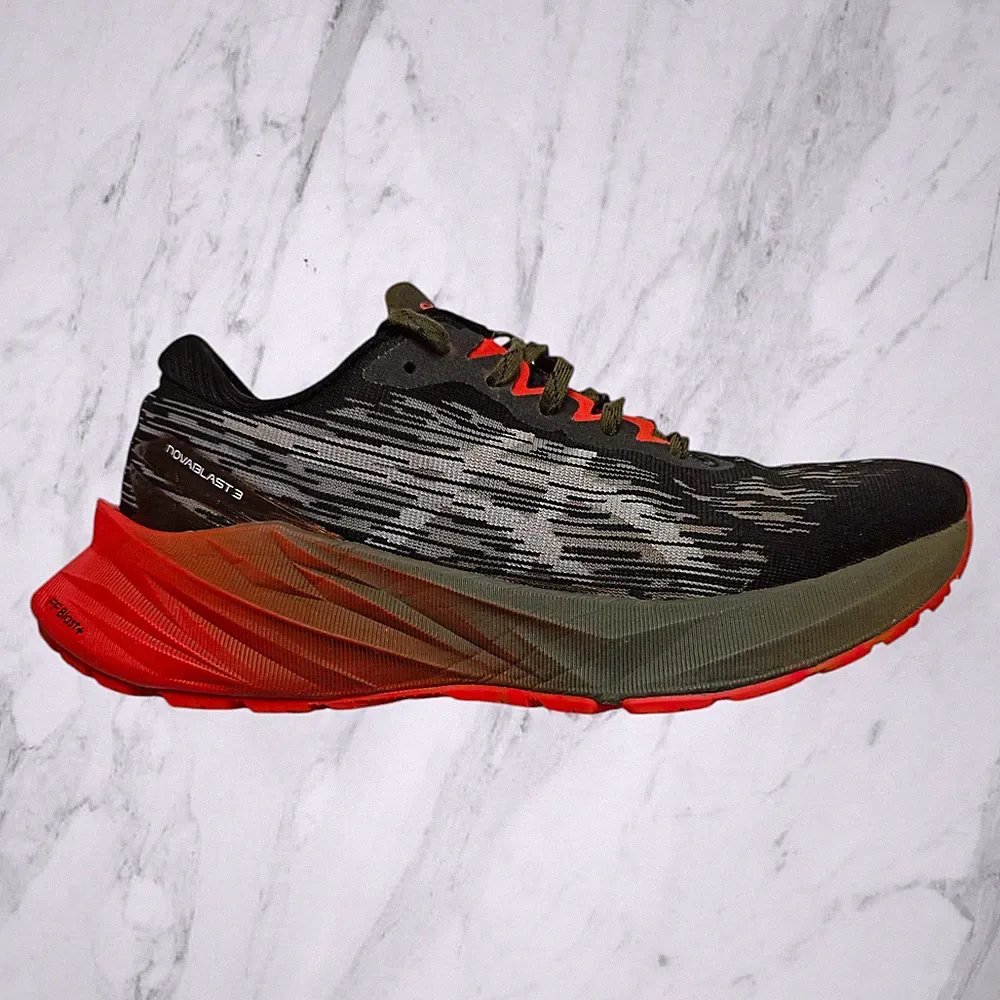 Asics Novablast 3 TR Nature Bathing Olive Laufschuhe Herren Gr. 42,5 EU / US 9