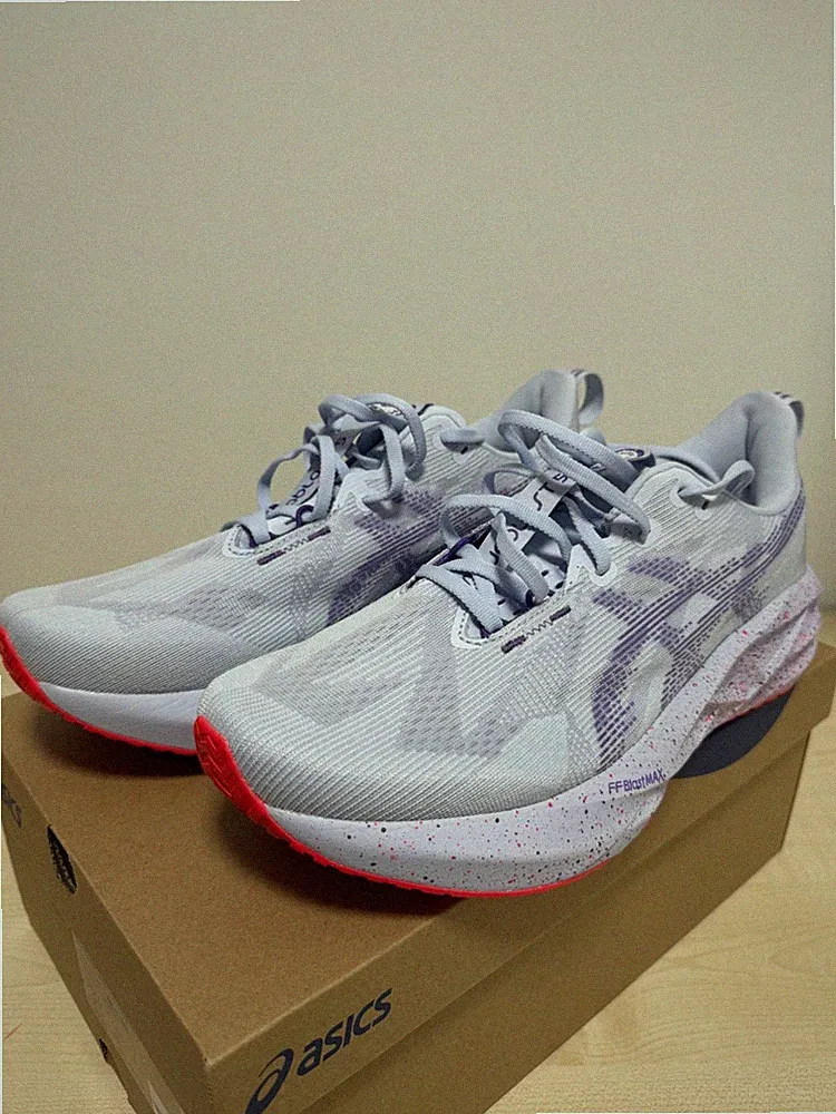 Asics Novablast 5 Tokyo Laufschuhe Herren 44,5 Neu