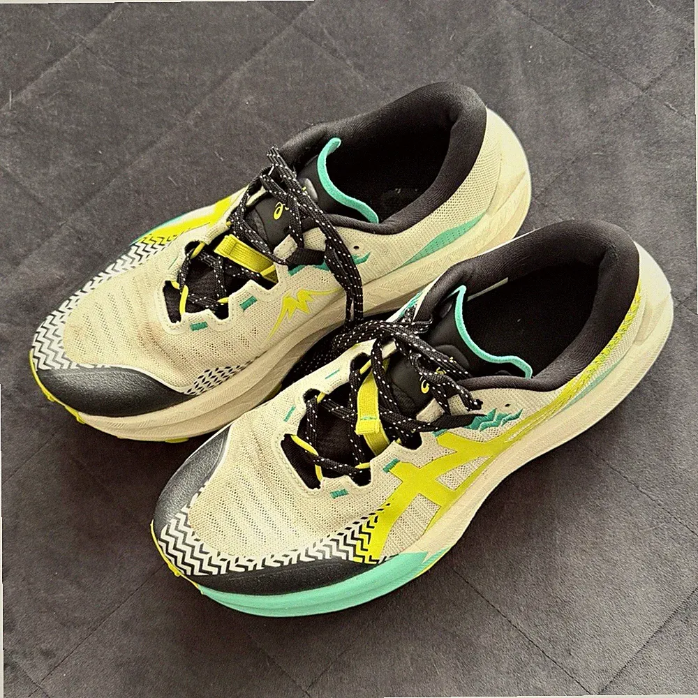ASICS Trabuco Max Herren Trail Laufschuhe Low Top Schnürung Mesh Weiß/Gelb