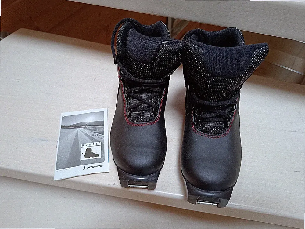 ATOMIC Langlaufschuhe Skischuhe Kinder SNS Mover Größe 30,5 schwarz rot sehr gu
