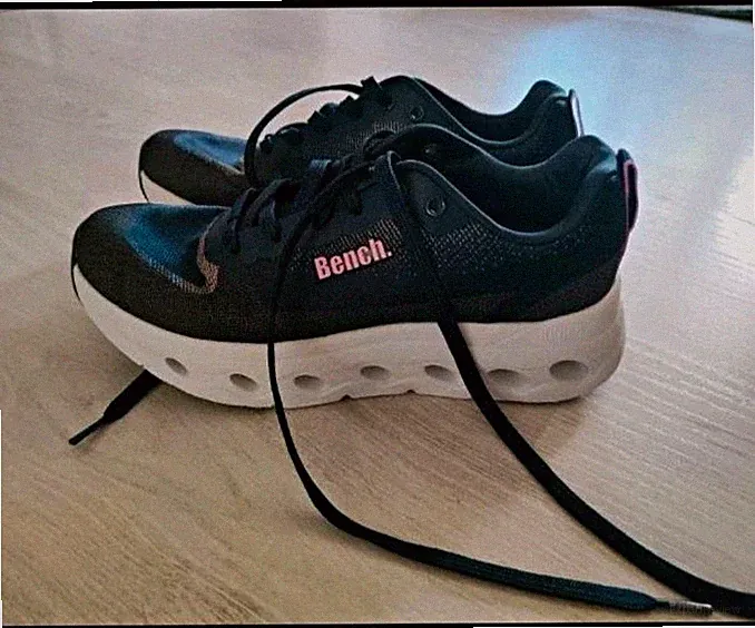 Bench Damen Sneaker Low Top Schwarz/Weiß/Rosa mit Schnürung