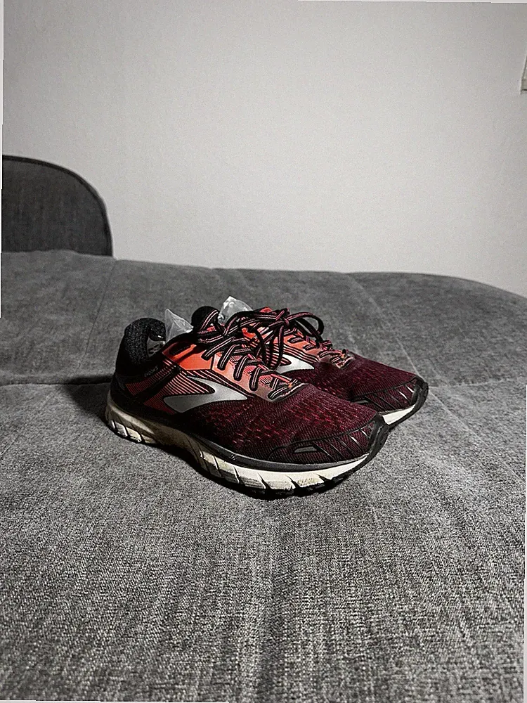 Brooks Adrenaline GTS 18 Laufschuhe Sneaker Schuhe Schwarz Rot Gr 39