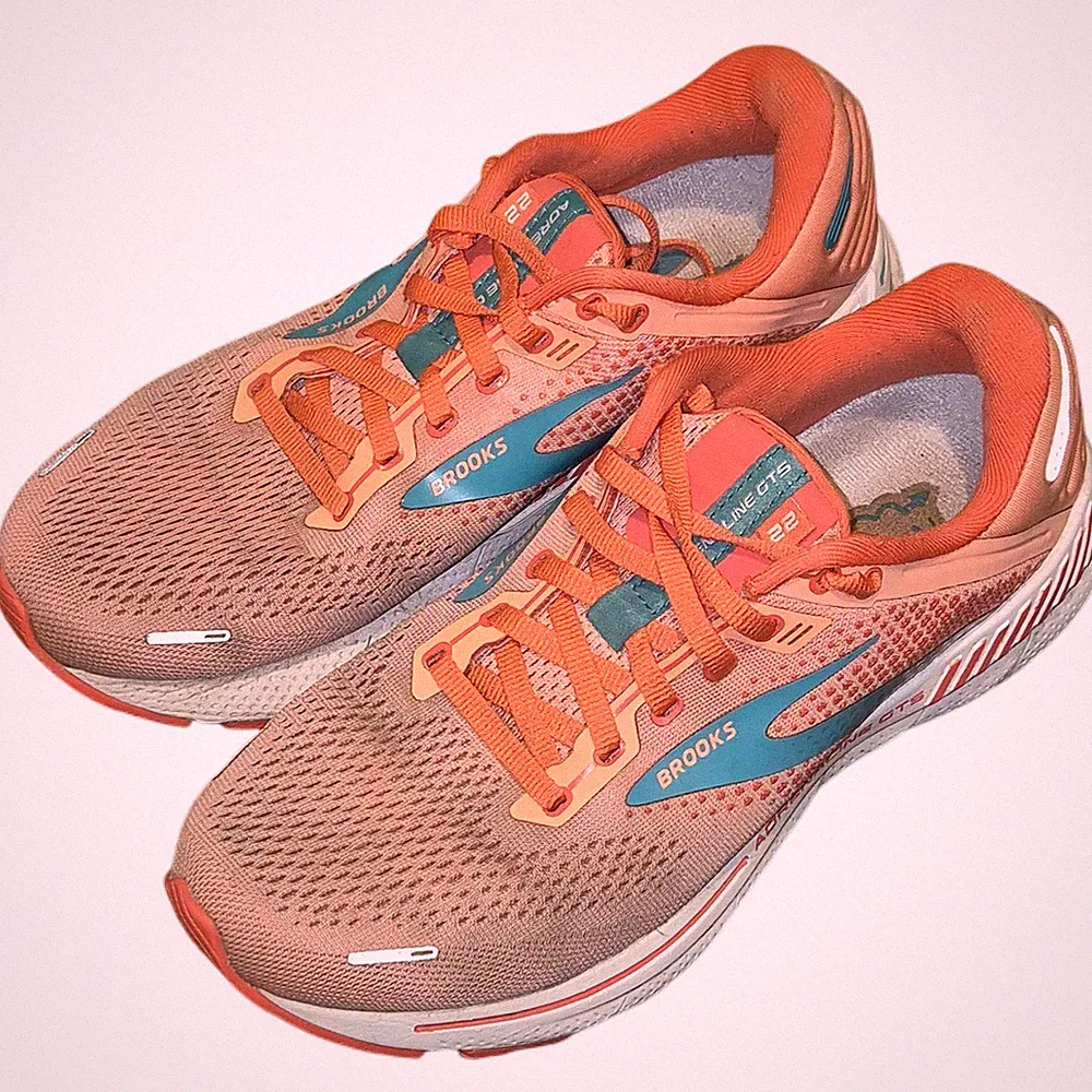 Brooks Adrenaline GTS 22 Damen Sneaker Größe Orange Laufschuhe