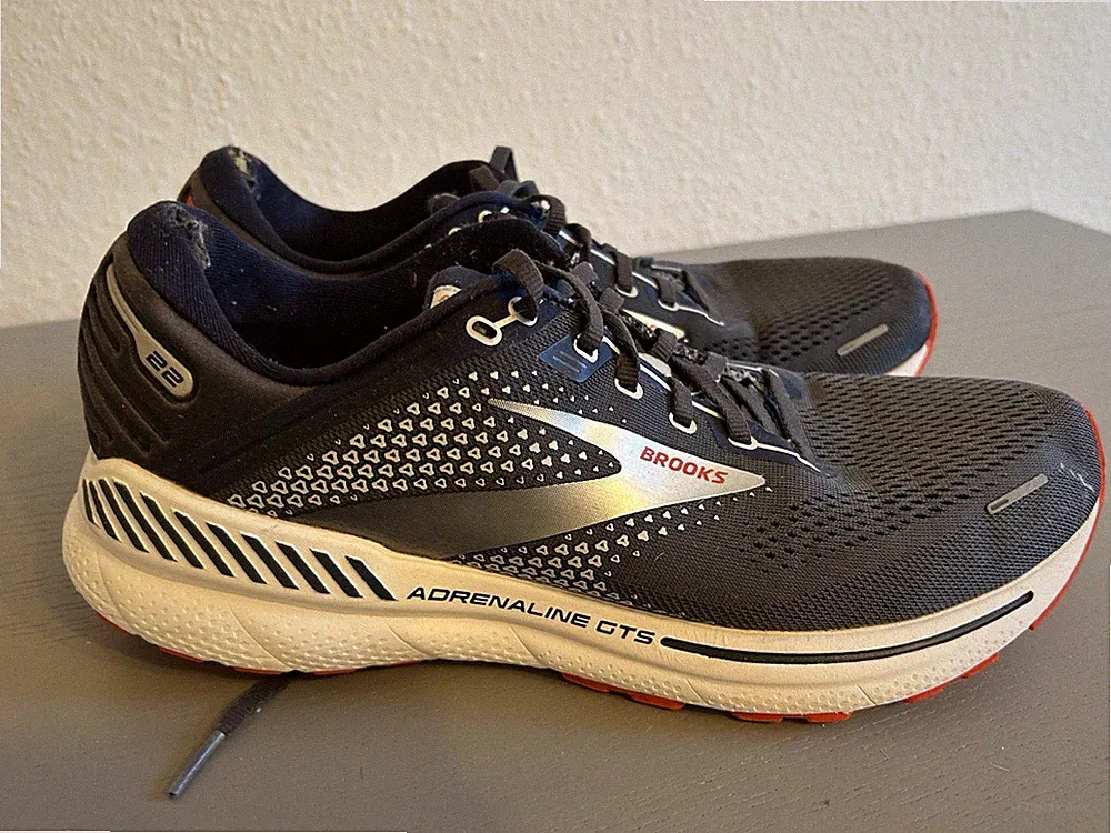 Brooks Adrenaline GTS 22 Gr. 45,5