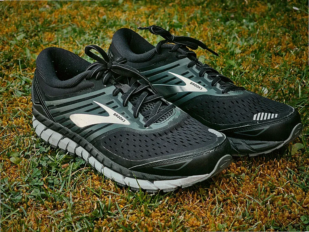 ⭐ Brooks Beast 18 Laufschuhe ⭐ Größe 43 / USA 9,5 / UK 8,5 / 27,5 cm ⭐