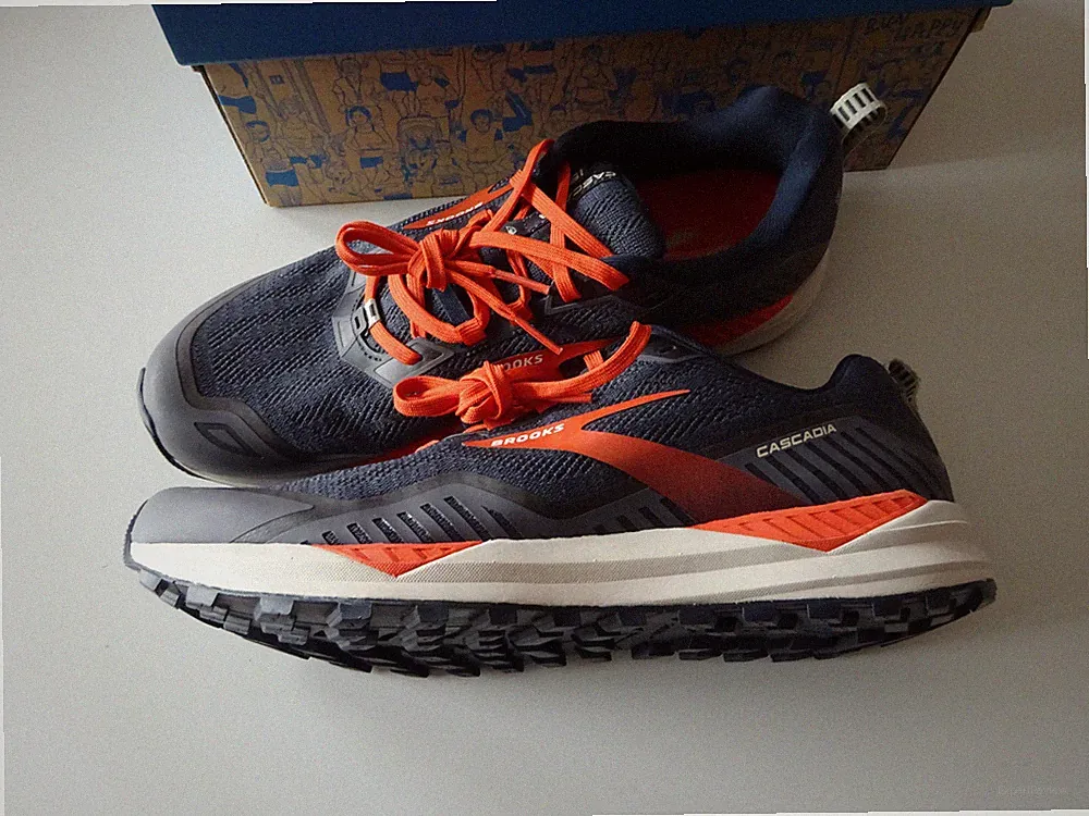 BROOKS Cascadia 15 Trail Laufschuhe Herren * Größe 10 / 44* neuwertiger Zustand