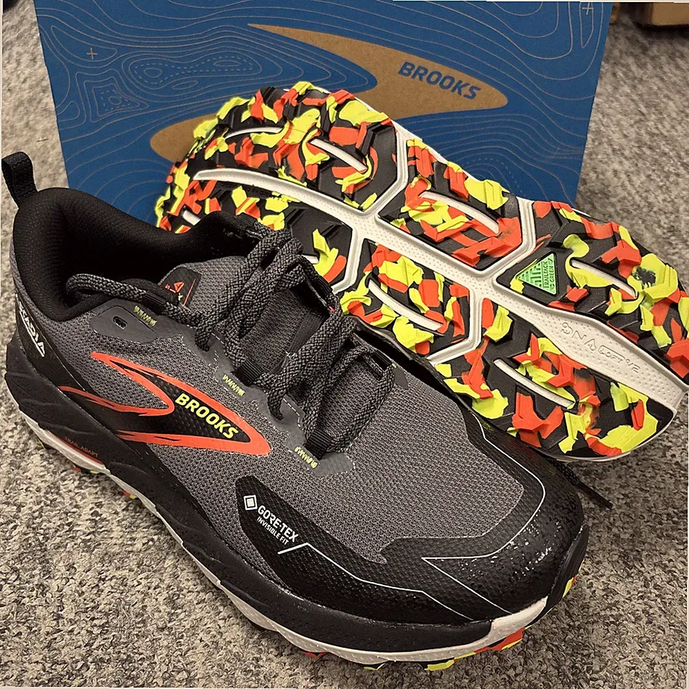 Brooks Cascadia 18 GTX Herren Lauf Trail Schuhe Größe 9 Neu Goretex