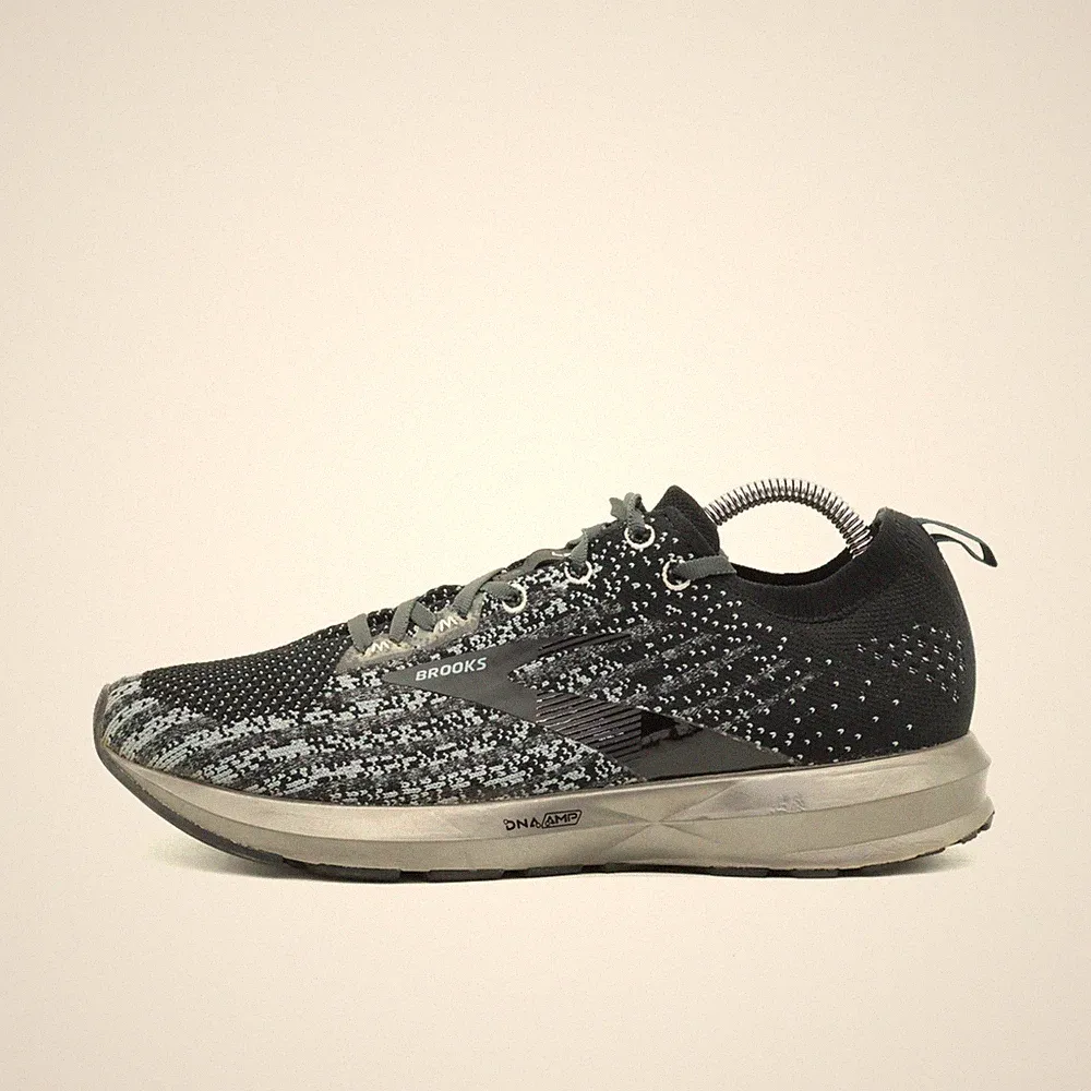 Brooks Herren Laufschuh 1103121D047 Sportschuhe EU 43 Schwarz/Grau DNA AMP