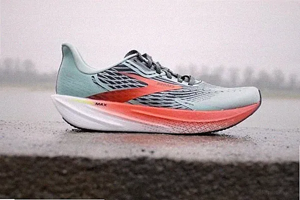 BROOKS Hyperion Max - neutraler Damen-Laufschuh - GR. 41 -Blue Surf/Cherry/Night