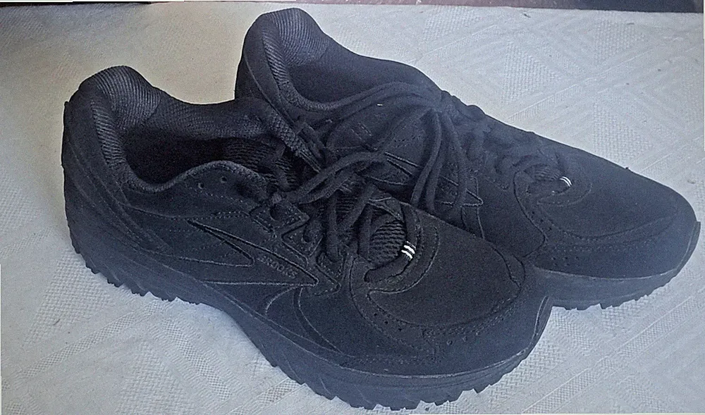 Brooks Laufschuhe Gr. 45, ZEAL Walker, im Orig. Karton, sehr guter Zustand