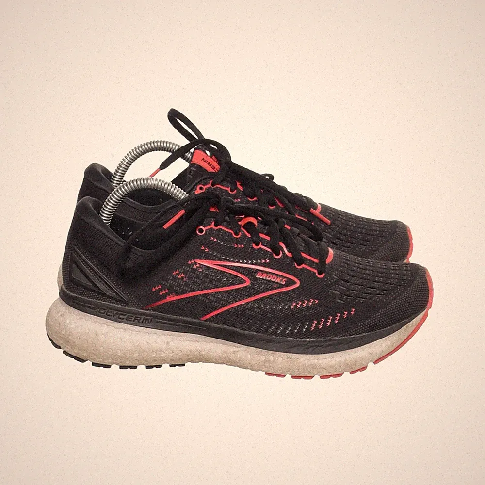 Rote Brooks Laufschuhe für Damen