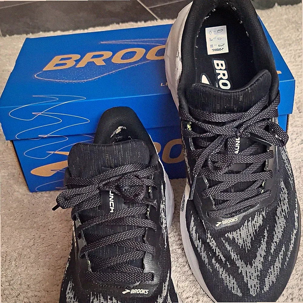 Brooks Launch 11 Laufschuhe Sneaker Low Top Schnürung Gr. 43 schwarz/grau