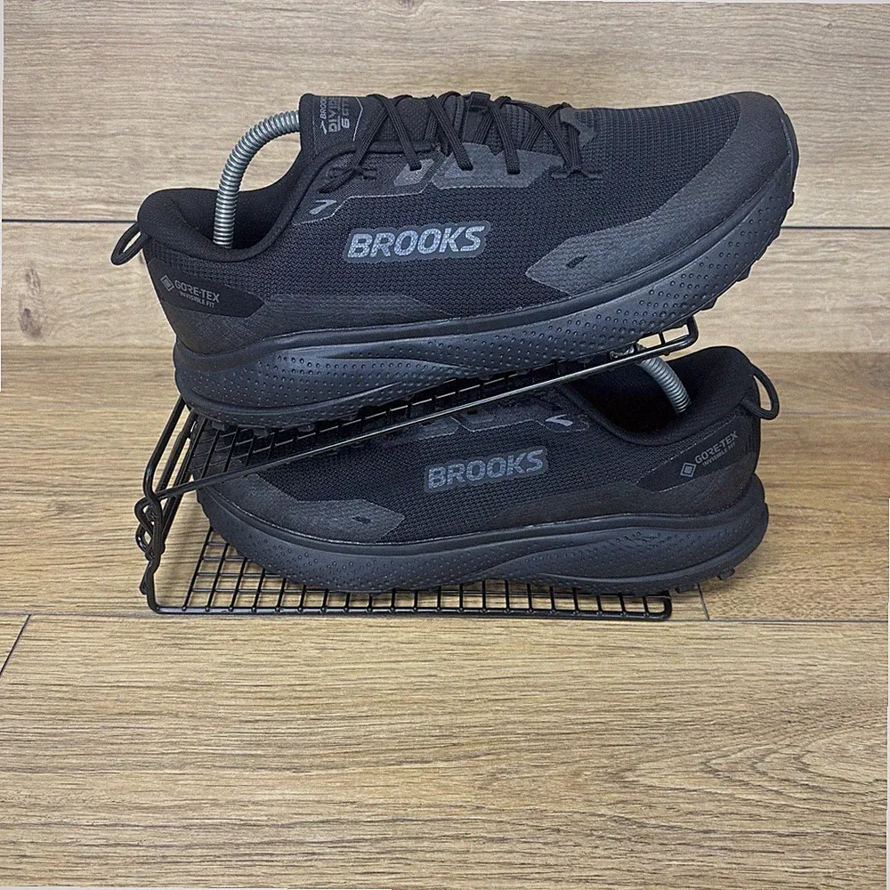 Brooks Schuhe Herren Größe UK 9 Divide GTX Gore-Tex Trail schwarz wasserdicht