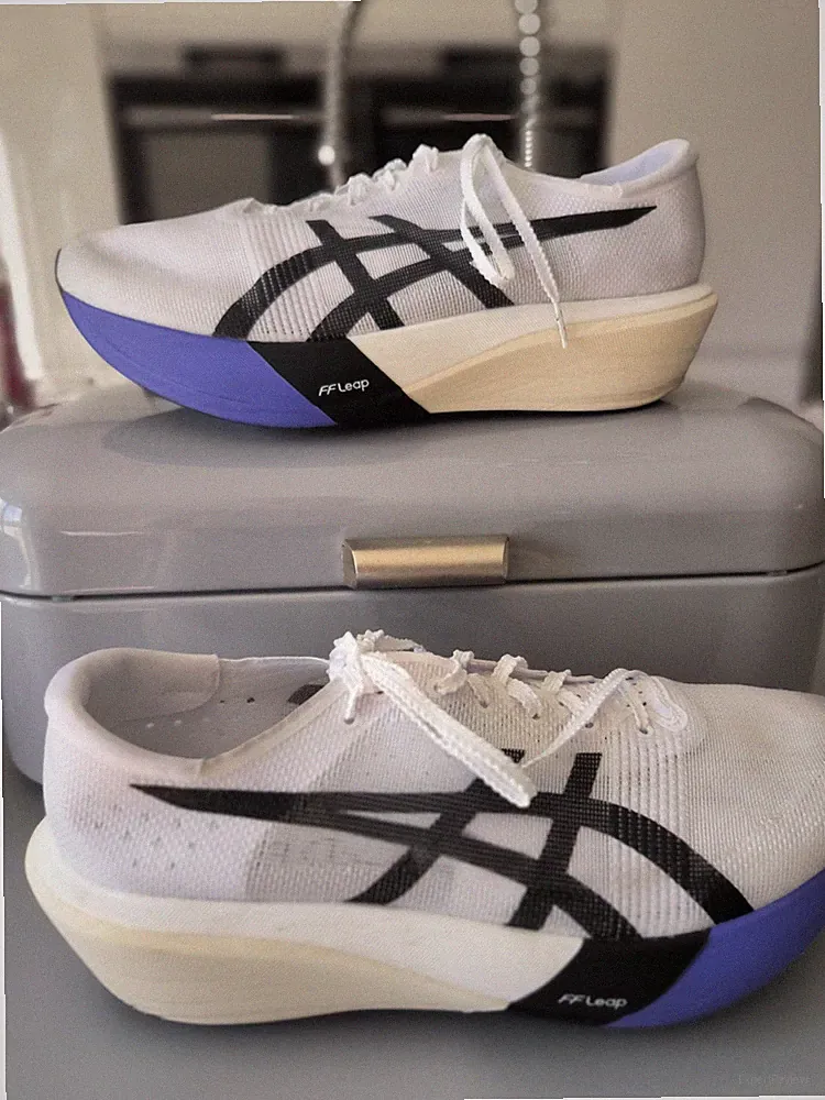 Carbon Laufschuhe Asics Metaspeed Edge Tokyo Gr.45, US Gr.11