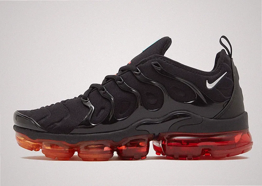 Defekter Nike Air Vapormax Plus® (Herren rechter Schuh 6 & linker Schuh ist 7) schwarz