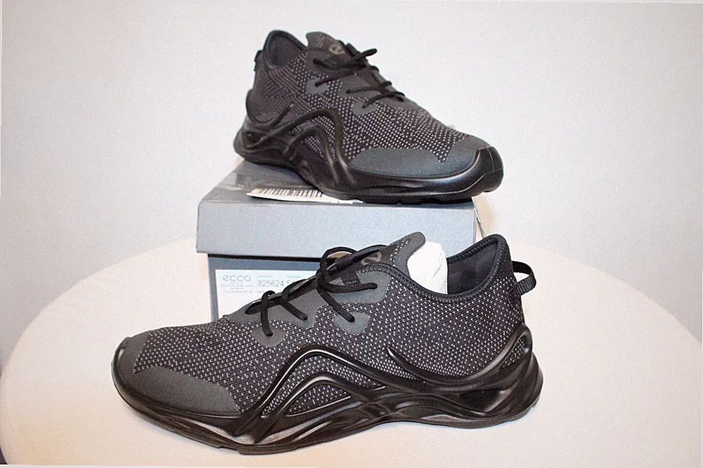 ECCO BIOM INFINITE Herren Laufschuhe Schwarz EU Größe 42 Neu Rechnung MwSt