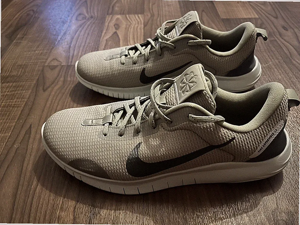 FLEX EXPERIENCE RUN 12 (EU45,5) Laufschuh Straße - light army/vintage green