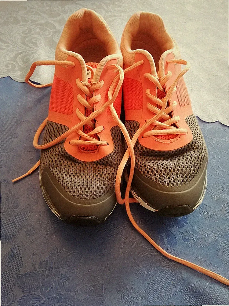 Rosa Leichtathletikschuh
