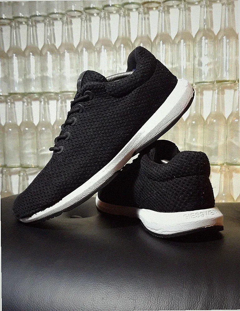 Giesswein Wood Running Sneaker Low / Laufschuhe Schwarz / Größe 44