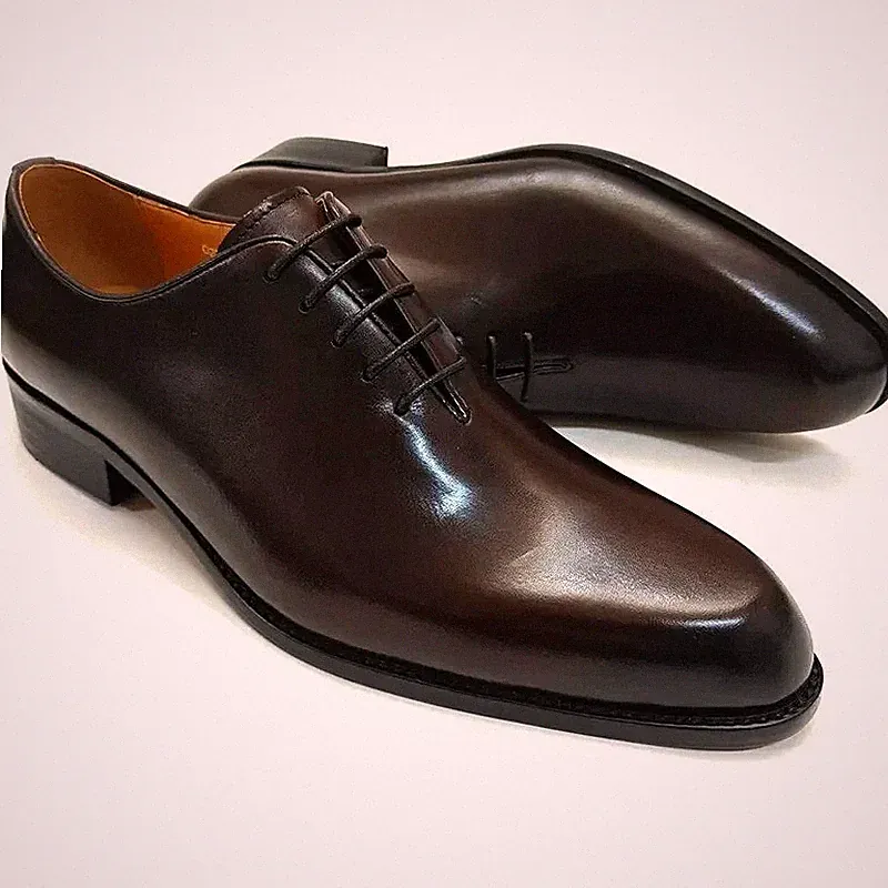 Handgefertigter Lederschuh für Herren, lässiger Oxfordschuh.