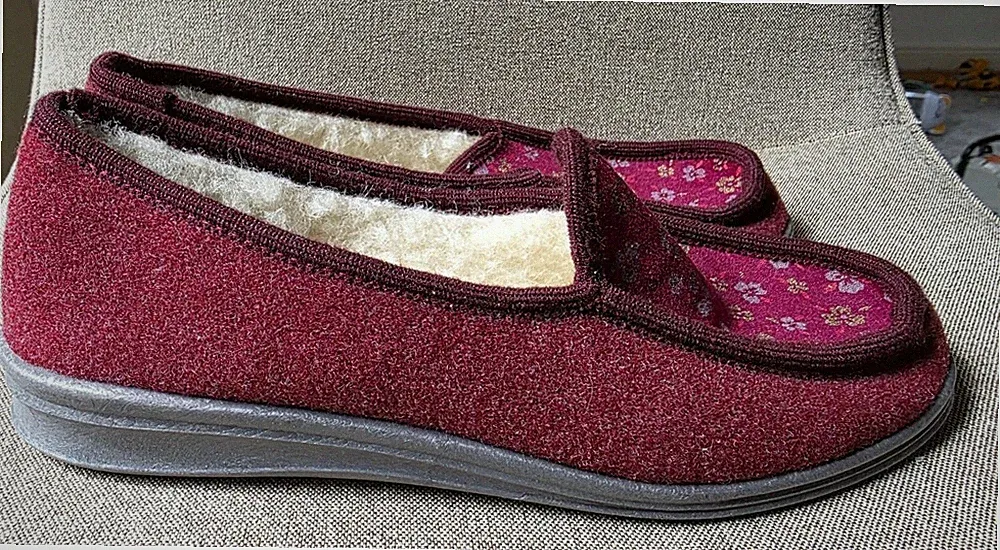 Hausschuhe warme Hüttenschuhe bequeme Puschen Schurwolle Gr. 40 Bordeauxrot NEU