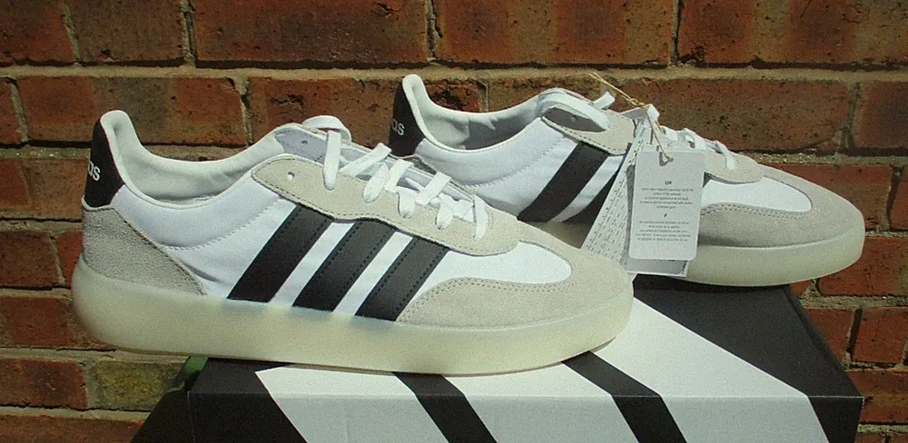 Herren Adidas Turnschuhe Barreda Decode weiß schwarz grau Freizeit Lifestyle UK 10 neu im Karton