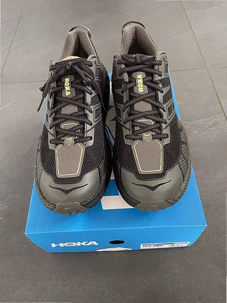 Herren Hoka Speedgoat 2 Trail Laufschuhe, Schwarz/Asphaltgrau, UK 10 Brandneu