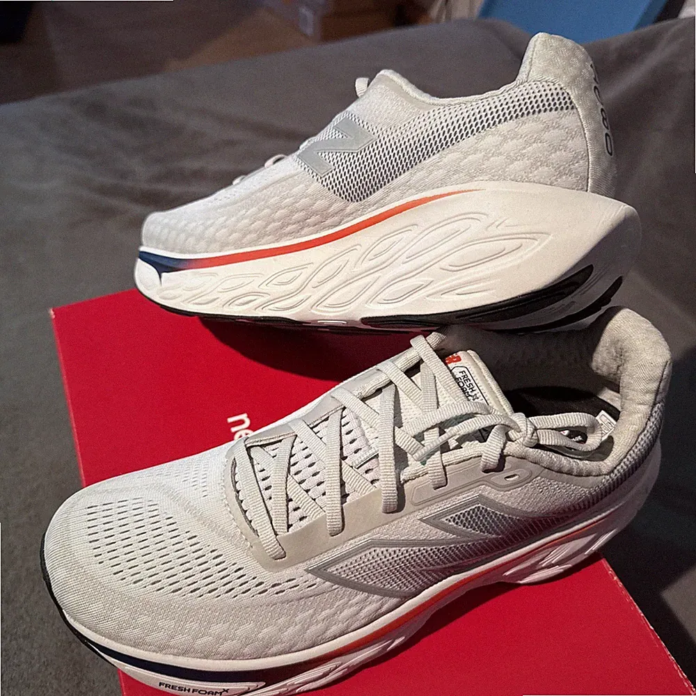 Herren Laufschuhe New Balance Fresh Foam x M1080 G14 Gr. 9.5 UK 44EU Weiß Laufen