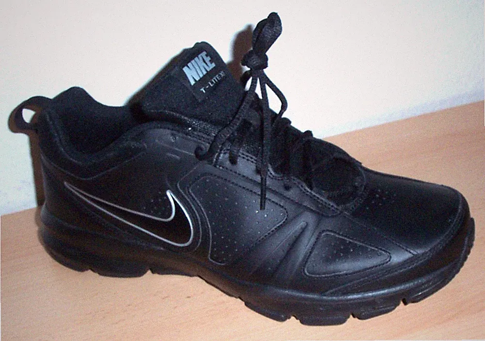 Herren Laufschuhe Nike Gr. EUR 45,5/ 11,5 Schwarz Schuhe Sneaker
