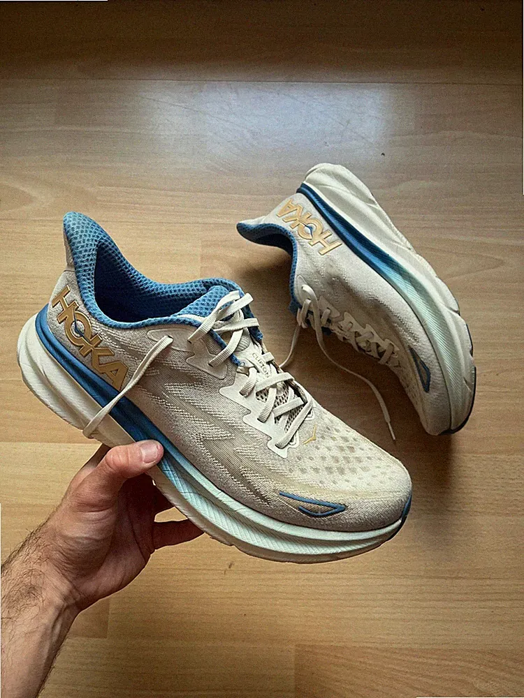HOKA Clifton 9 Laufschuhe Herren Gr. 46 Weiß/Blau im Guten Zustand