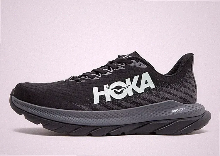 HOKA Mach 5 Herren Laufschuhe in Schwarz