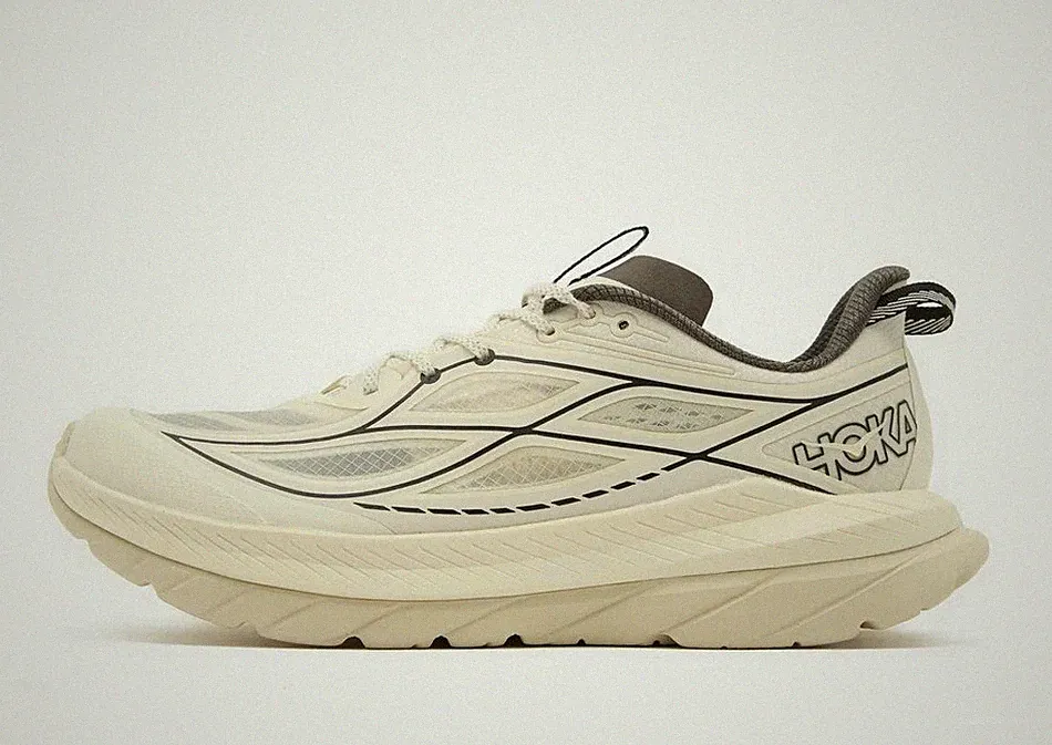 HOKA Mach Remastered Herren Laufschuhe in Creme
