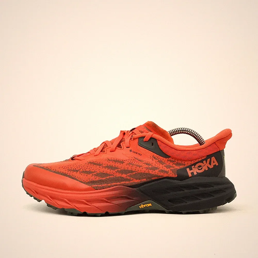 Hoka One Herren Speedgoat 5 GTX Laufschuh Orange Vibram Trail-Laufschuh EU 42