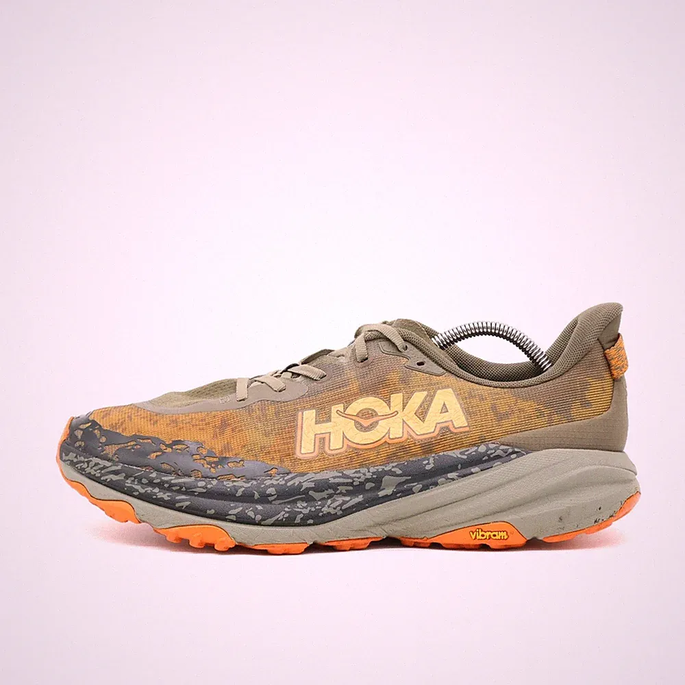 Hoka One Herren Speedgoat 6 Laufschuhe EU 46⅔ Olivgrau/Orange 1147791 AQL