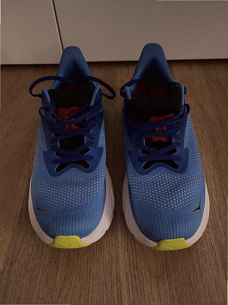 Hoka One One Arahi 7 - Herren Laufschuhe Gr. 45 1/3 (US 11D) - Top Zustand!