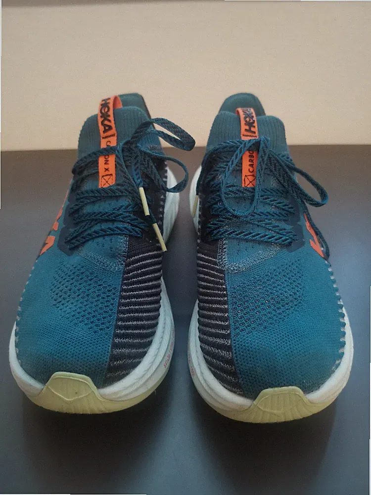 Hoka One One Carbon X3 wenig getragen, nur auf Laufband Gr.42