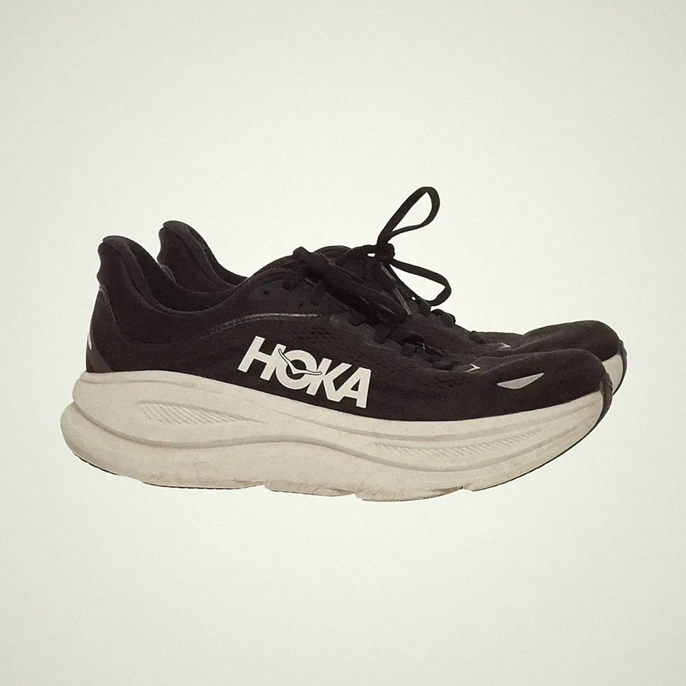 Hoka One One, Laufschuhe, Größe: 44 2/3, model: bondi 9, Schwarz/Weiß #NJX