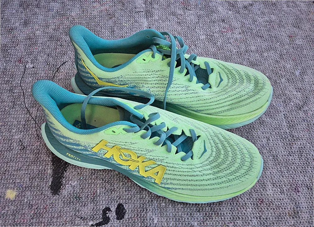Hoka One One Mach 5 Laufschuhe, grün/orange, Größe 46 / 11.5, 20 km Laufleistung