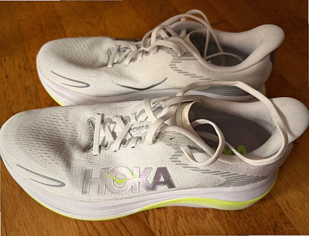 HOKA ONE ONE Skyward X 2 Herren Laufschuhe Weiß/Grau/Gelb EU 42 US 8.5 UK 8