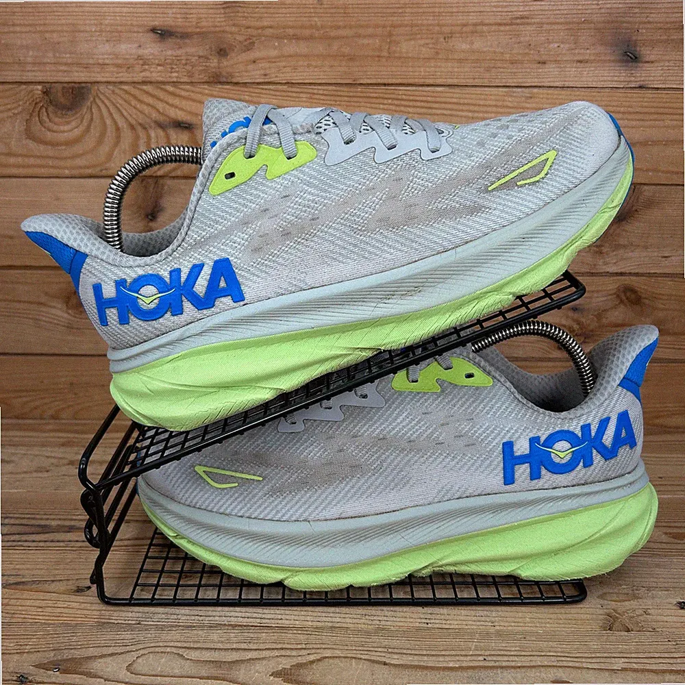 Hoka One One Turnschuhe Herren UK 9,5 Clifton 9 Weite Stardust Straßenlaufschuhe 2E