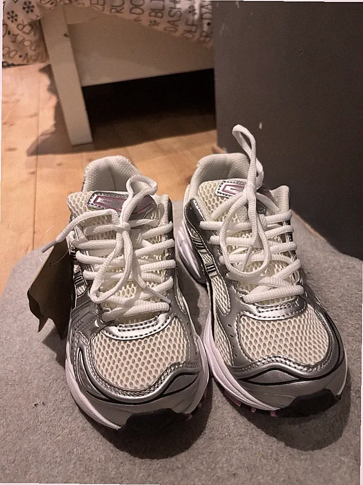 Ich verkaufe hier meine original ASICS Laufschuhe in Größe 38