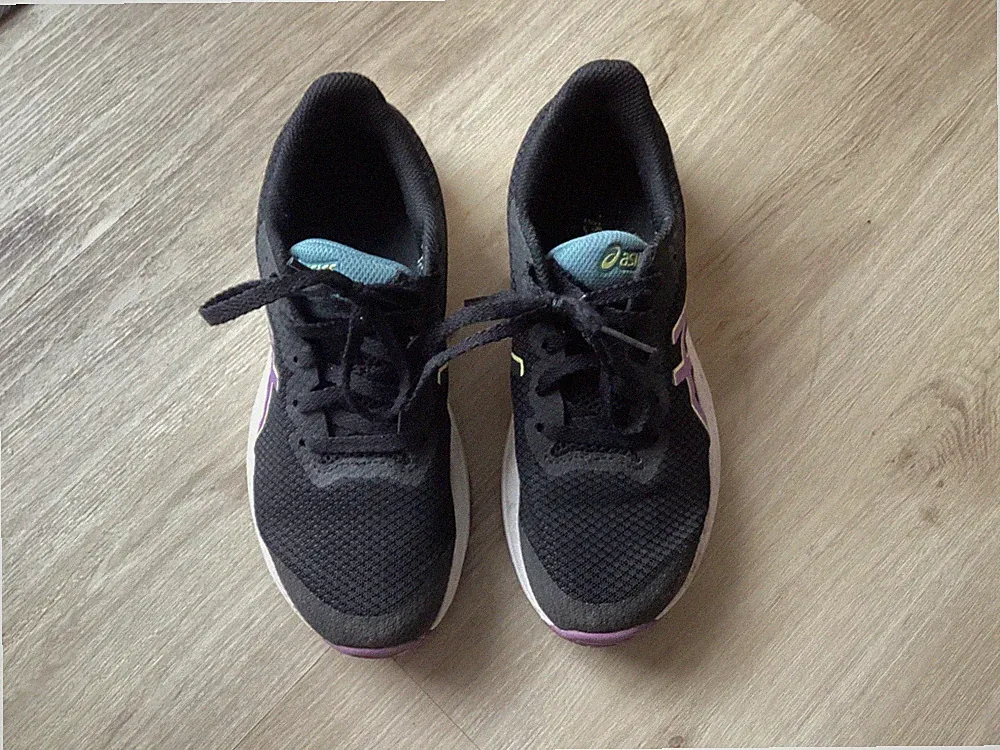 Kinder Laufschuhe Asics schwarz Gr. 34,5