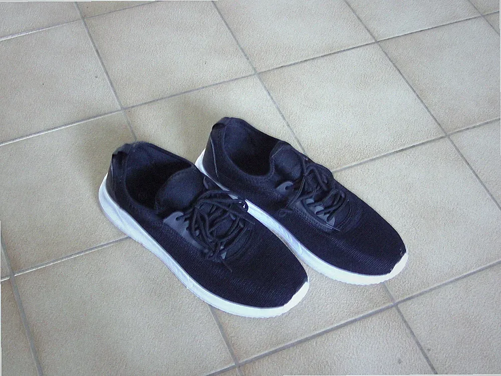 lässige Sneaker Schuhe Laufschuhe Herrenschuh Gr. 43 NEUWERTIG