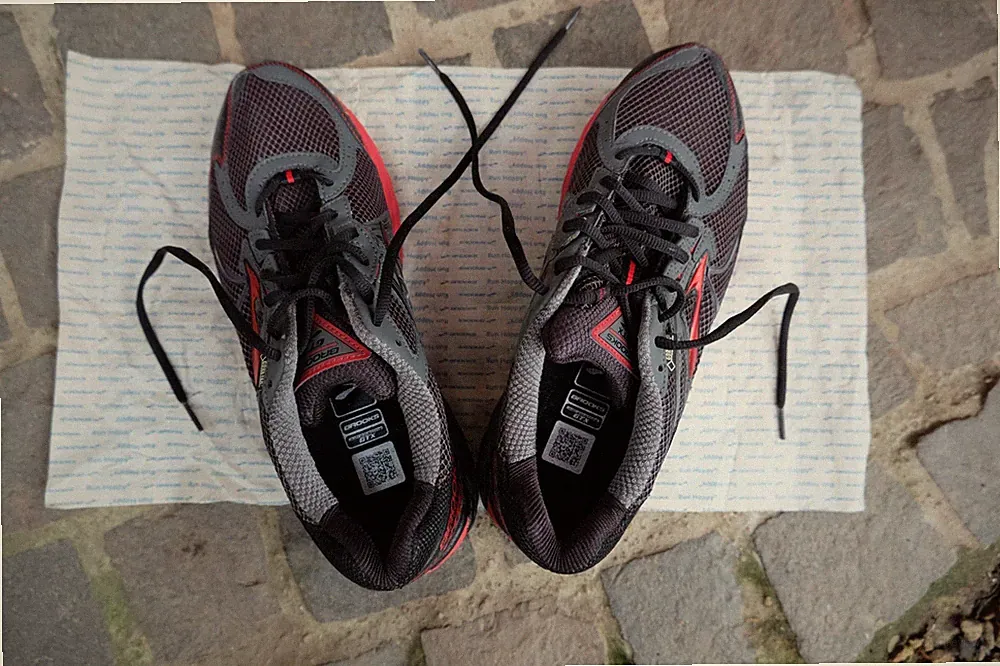 Laufschuhe Herren Grösse 45 BROOKS Adrenaline ASR 10 GTX schwarz/rot